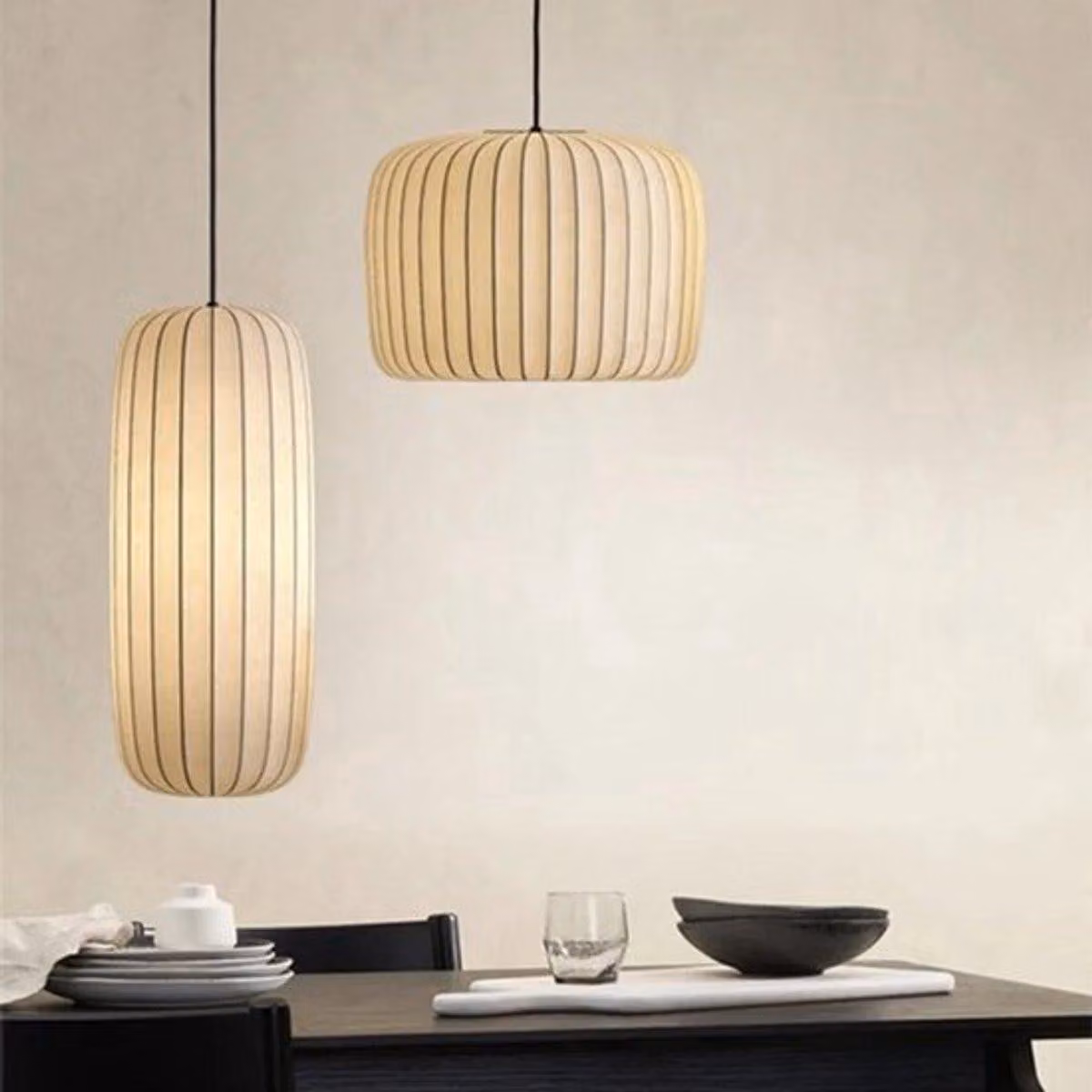 Lampada a sospensione in seta e metallo - Diametro 42 cm, altezza 25 cm - Attacco E27 - Design moderno e minimalista