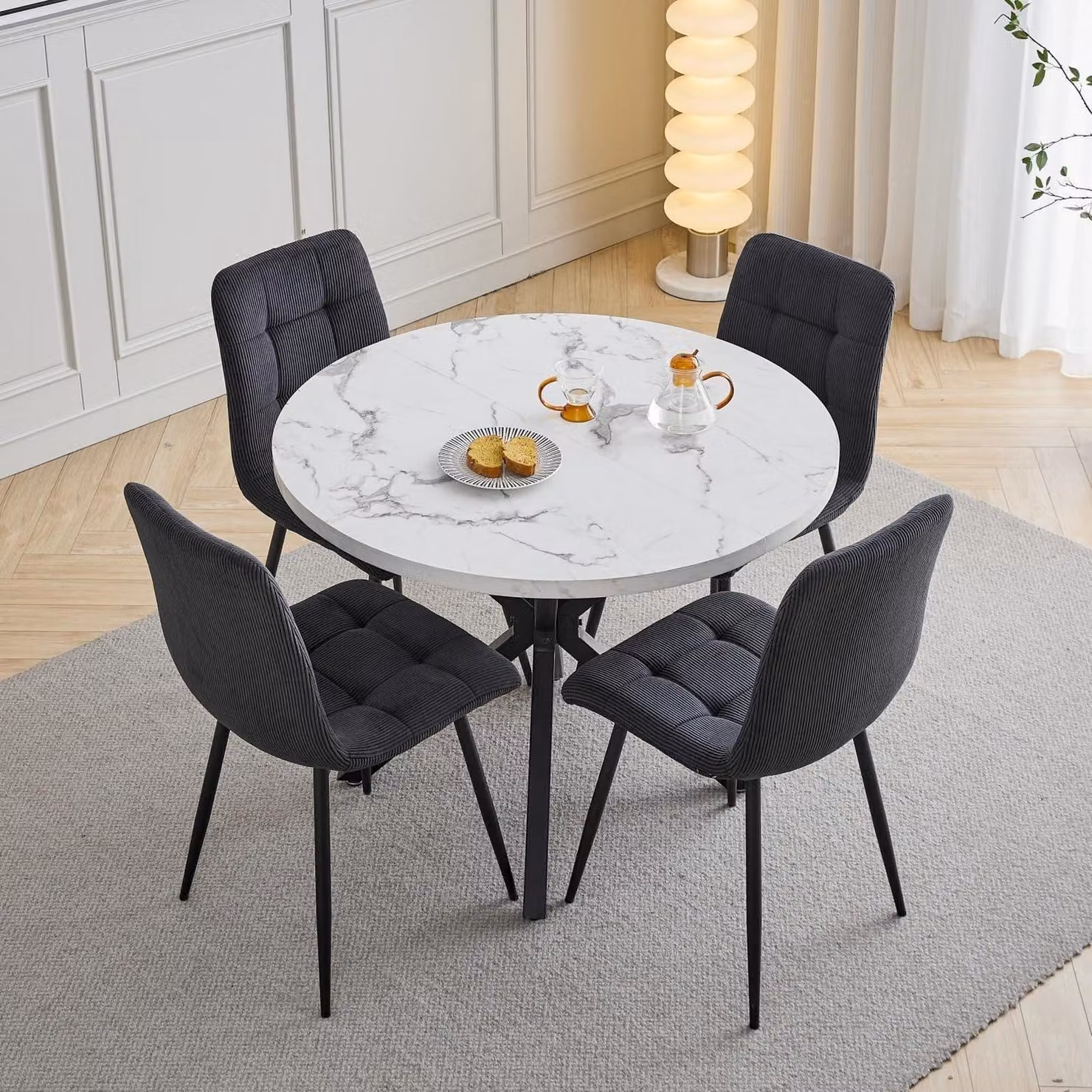 Set tavolo e sedie da pranzo: 1 tavolo, 4 sedie. Tavolo rotondo da pranzo, diametro 100 cm, aspetto marmo, corda nera, gambe in metallo