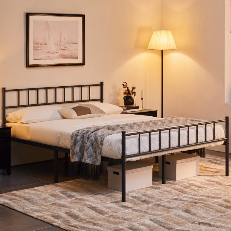 Letto in metallo Yaheetech, 140 x 200 cm, con struttura in metallo e testiera