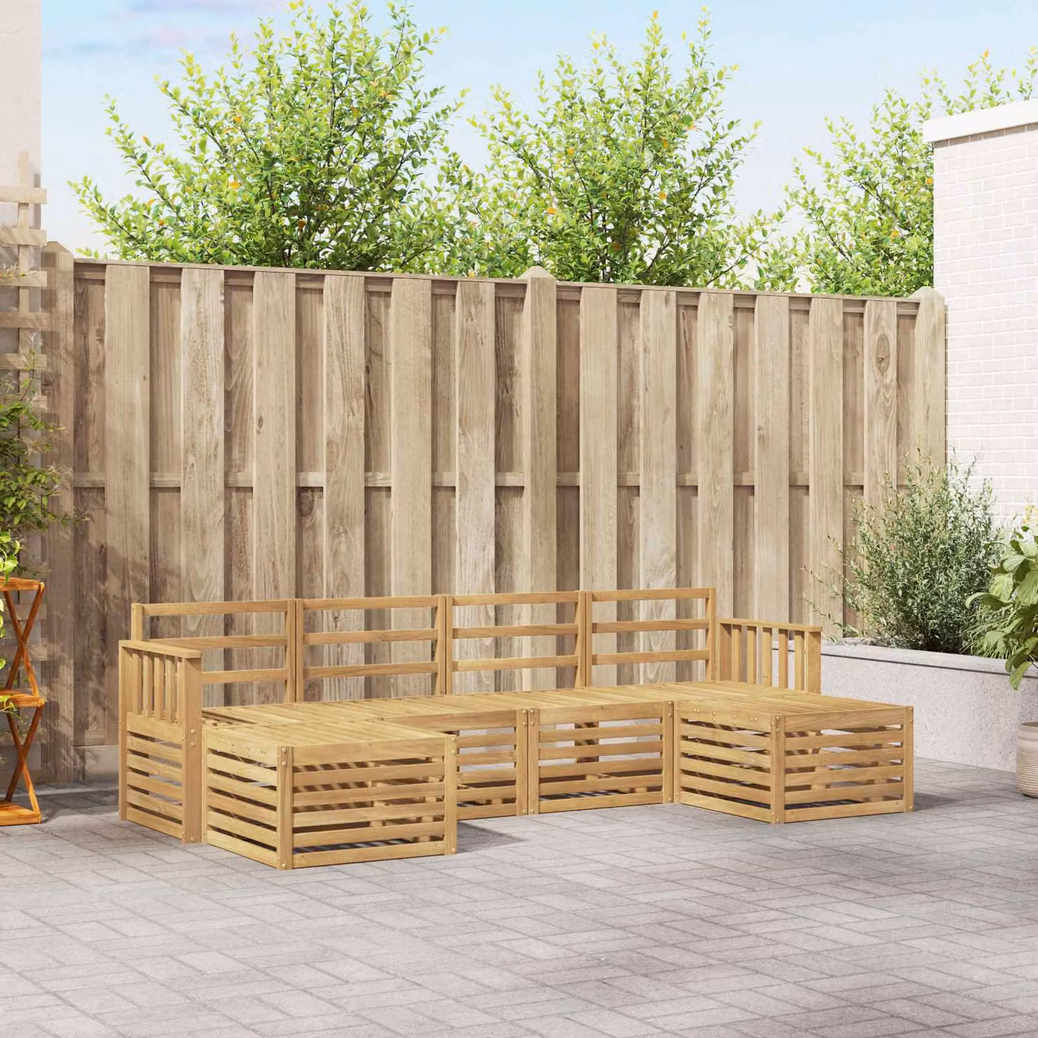 Set di divani da esterno vidaXL a forma di L con pouf, in legno di acacia massello marrone e cuscini bianchi per giardino e terrazza