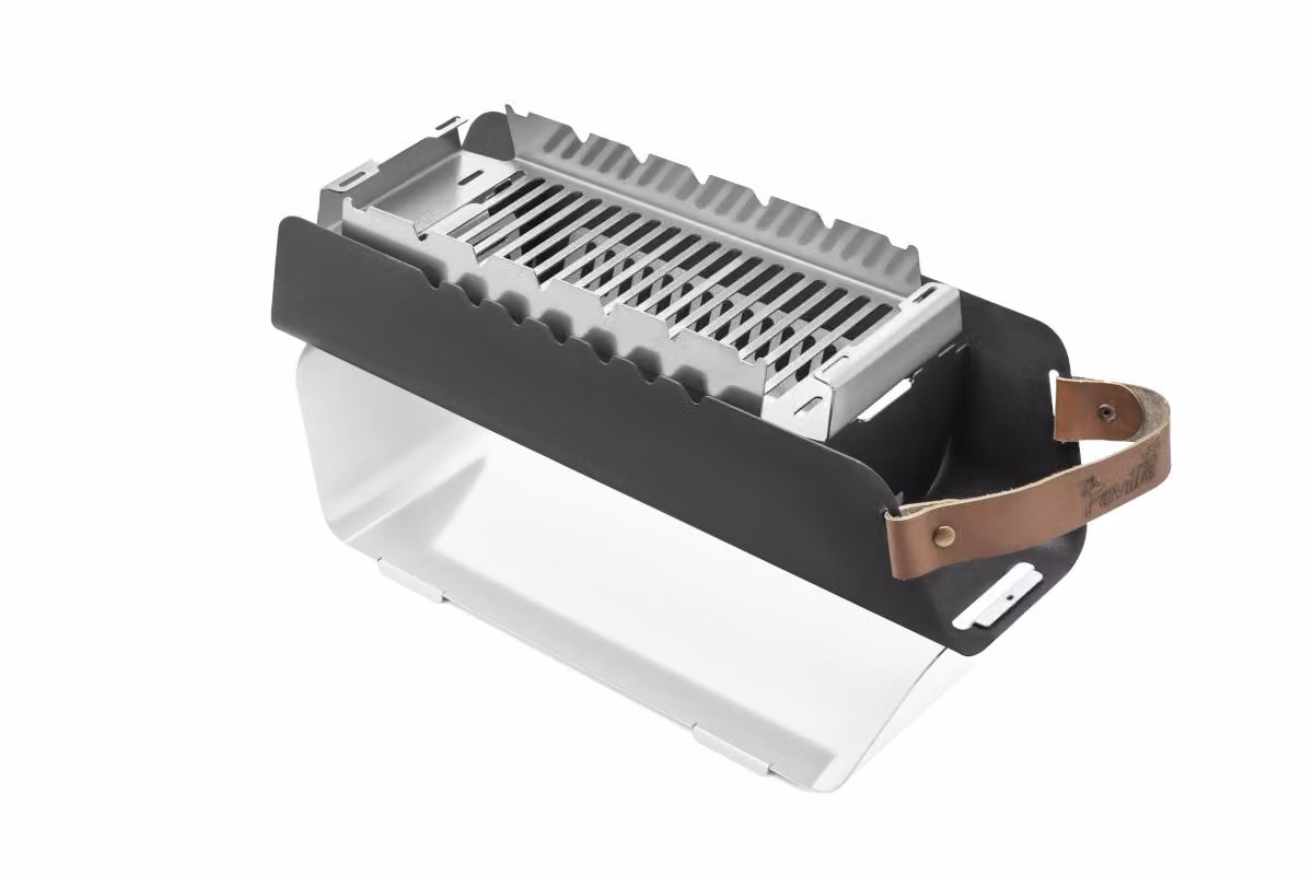 La griglia a carbonella mobile Favilla FUMO - Griglia compatta 2 in 1 con griglia in acciaio inox e supporto per spiedini - Borsa da trasporto inclusa per campeggio, balcone e picnic