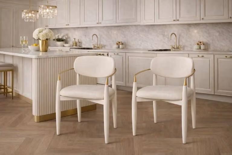 Set da 2 eleganti sedie imbottite color crema con dettagli dorati