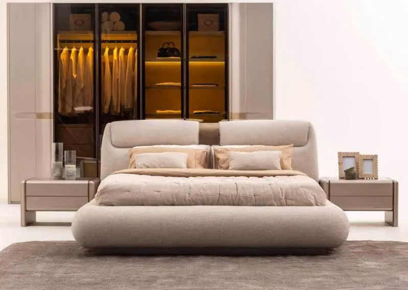 Mobili per la camera da letto: letto con comodini e armadio di design