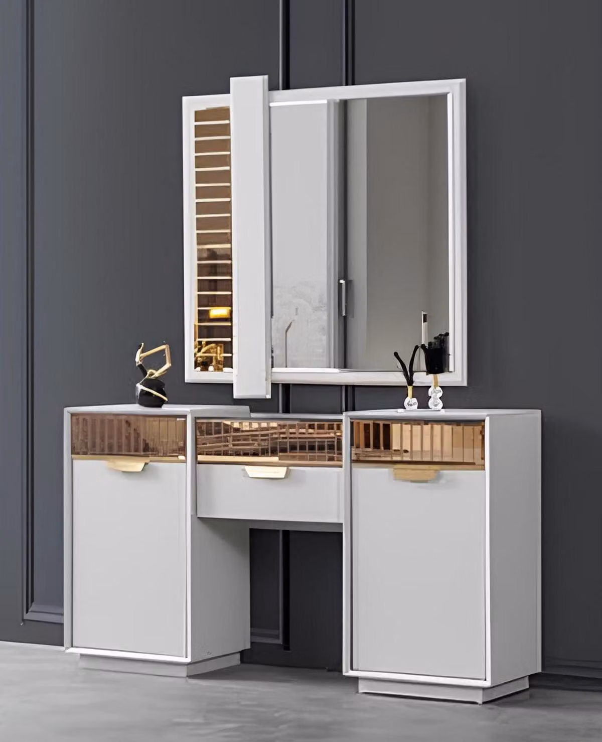 Elegante toletta con pratico specchio e design moderno