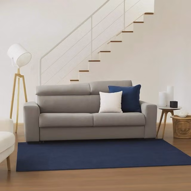 Divano a 2 posti Nukualofa TALAMO ITALIA in tessuto con poggiatesta regolabili e braccioli slim, Tortora, L: 180 cm, P: 95 cm, H: 85 cm – 1