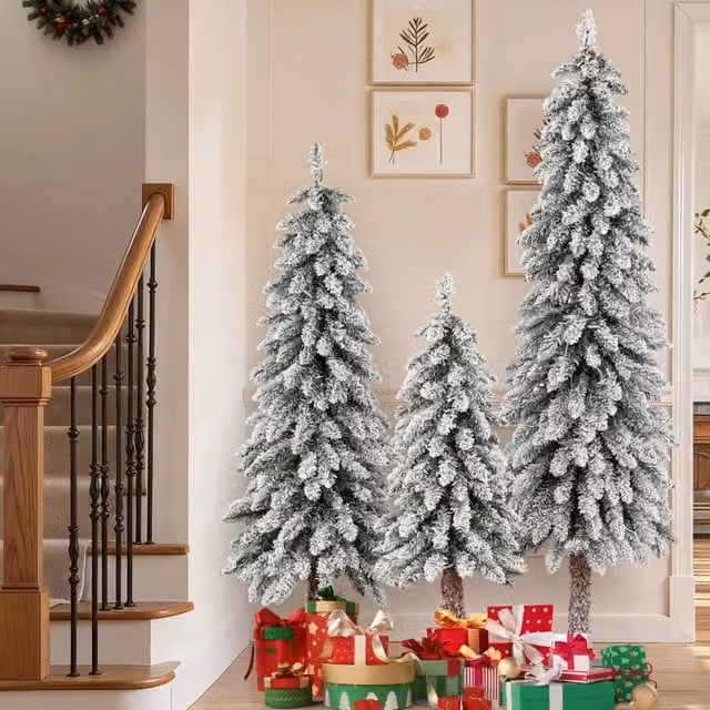 Set di 3 Alberi di Natale Artificiali Innevati Bianchi con Luci LED RGB, Materiale PVC e Metallo, Altezze: 90 cm, 120 cm e 150 cm
