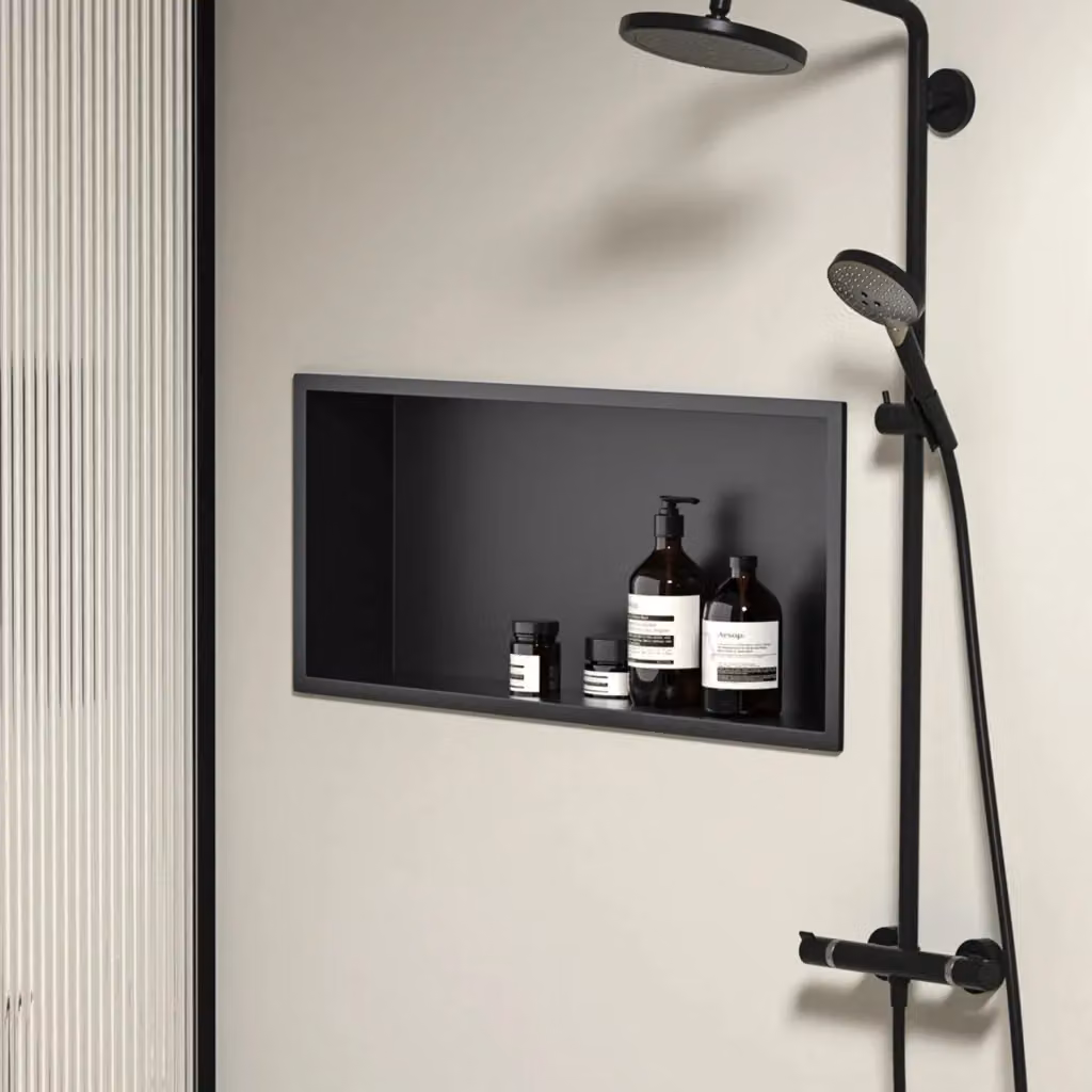 Mensola da bagno Rea nera opaca con pannello posteriore L: 60 cm, P: 30 cm – 2