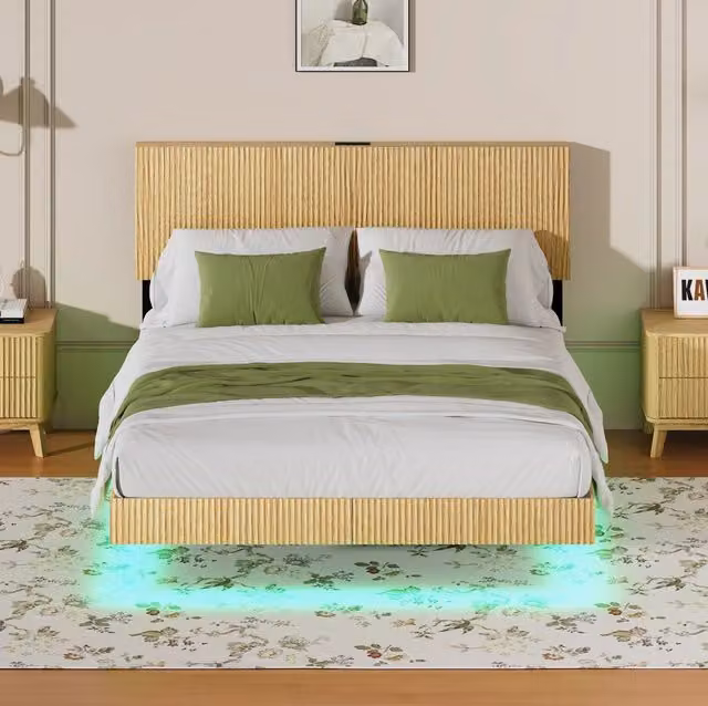 Letto con LED RGB, testiera con presa e struttura in metallo effetto sospeso naturale