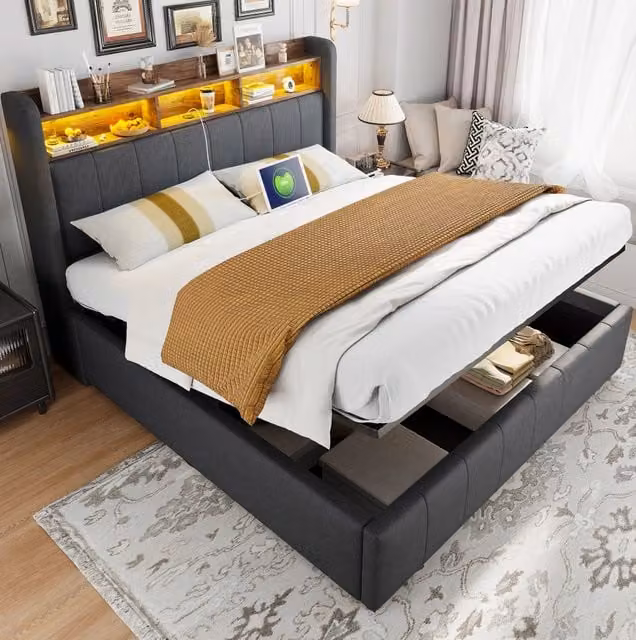 Letto imbottito 160x200 cm con illuminazione LED multicolore, porta USB e contenitore idraulico, struttura in lino grigio con testiera organizzata