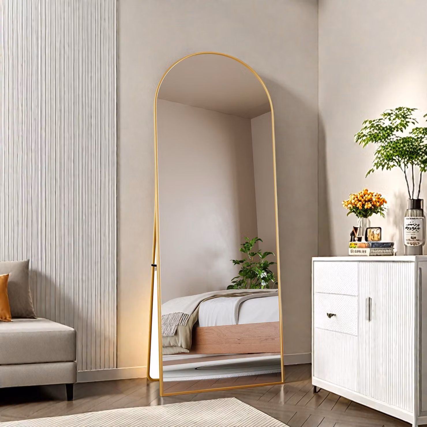 Specchio per il trucco ad arco in vetro temperato, cornice in alluminio dorato, 1620x530 mm, elegante design moderno per camera da letto, spogliatoio o bagno