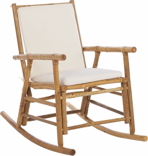 Sedia a dondolo boho BELIANI in bambù e rattan con cuscini bianchi per giardino, balcone o terrazza