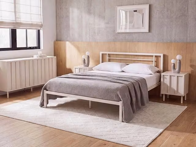 Letto in metallo beige chiaro 160 x 200 cm con rete a doghe in legno massello stile industriale minimalista