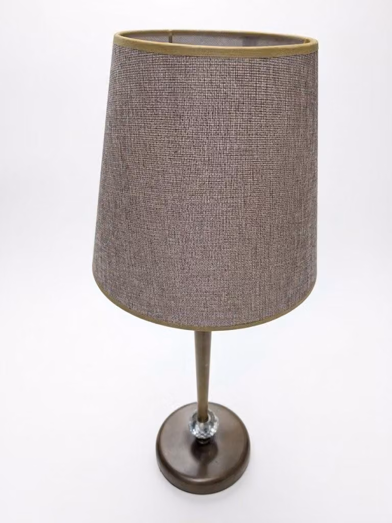 Lampada da comodino colore marrone, design moderno, lampada da tavolo con paralume in tessuto e base in metallo