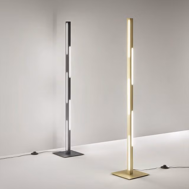 Lampada da terra LED Fabas Ling con finitura oro/ottone e luce bianca calda dimmabile