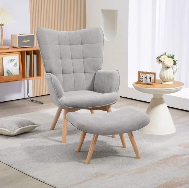 Poltrona relax ULEVR con poggiapiedi, rivestimento in poliestere grigio e gambe in legno di faggio
