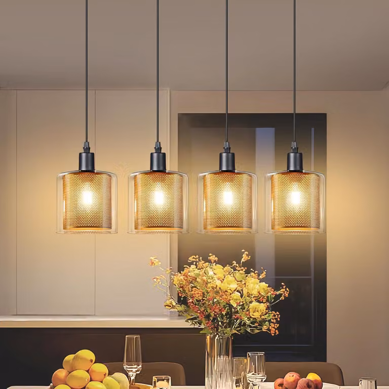 Lampada a sospensione ZMH, ideale per la sala da pranzo, con 4 luci, in vetro, attacco E14, finitura dorata. Lampada regolabile in altezza, adatta per la sala da pranzo, la cucina o il soggiorno