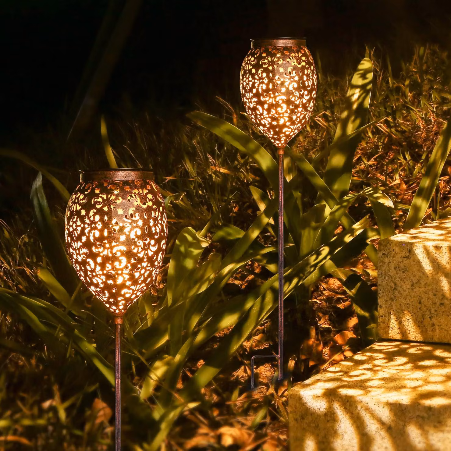 Lampade solari, in metallo, grado di protezione IP65, luce bianco caldo, confezione da 2, per giardino