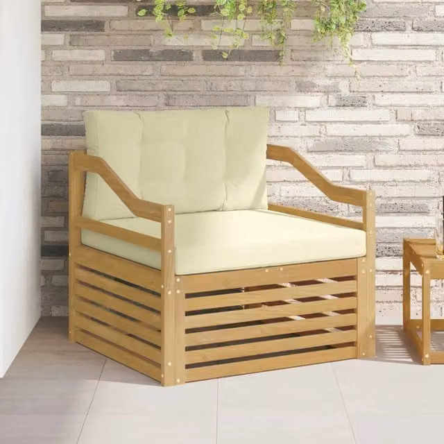 Divano da esterno moderno in legno di acacia con cuscini bianchi e beige
