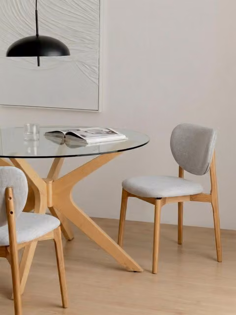 Sedia Ellie in legno massello naturale con rivestimento perla Kenay Home