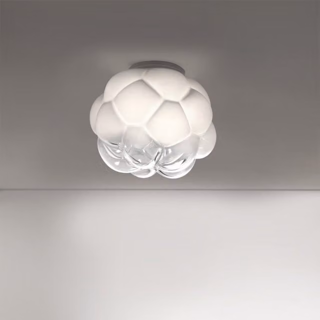 Plafoniera Fabbian Cloudy in vetro bianco e trasparente con struttura in alluminio e luce LED warm white