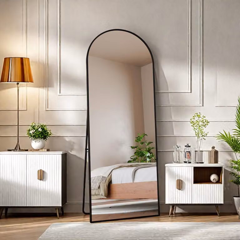 Specchio per il trucco ad arco in vetro temperato, cornice in alluminio nero, 1620x530 mm, elegante design moderno per camera da letto, spogliatoio o bagno