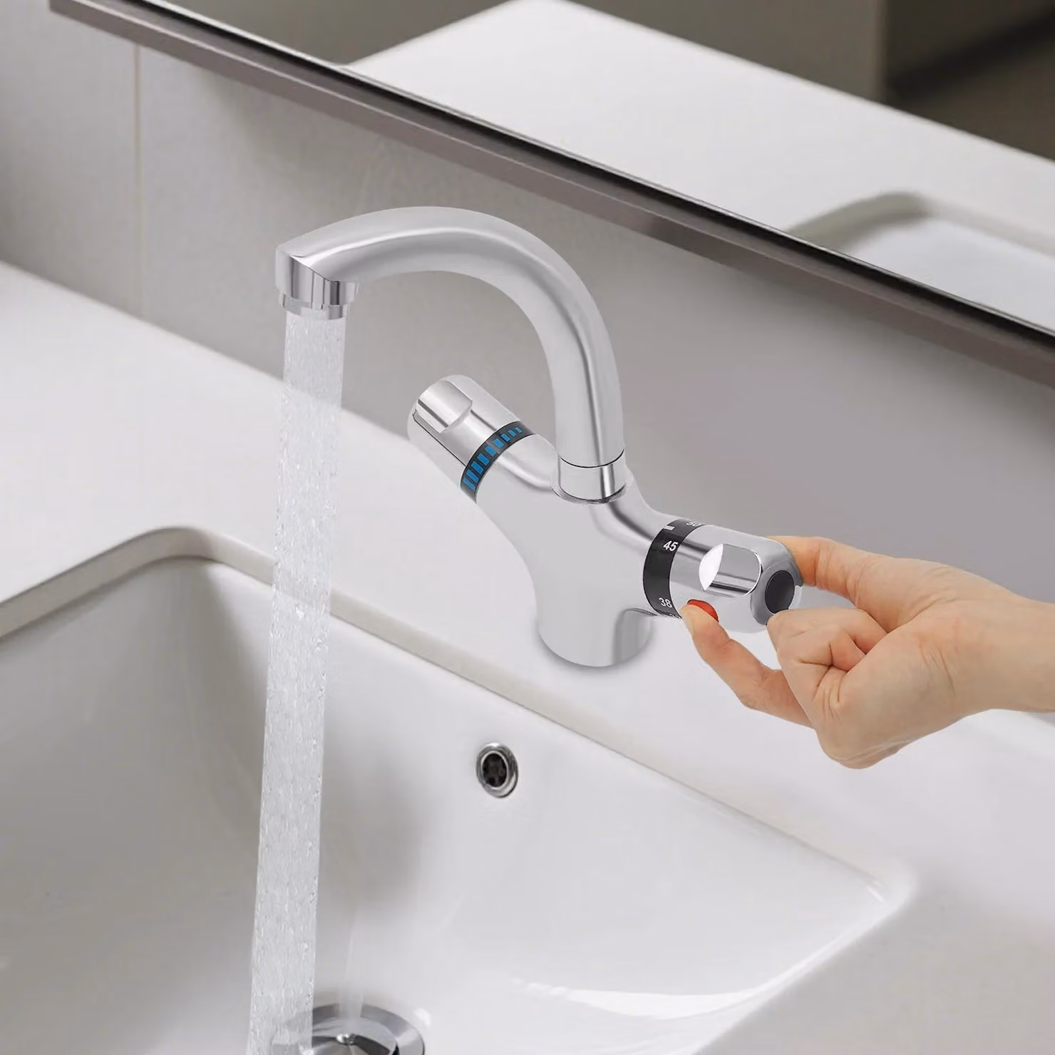 Miscelatore termostatico a due manopole, da montare a pavimento, con bocchetta girevole a 360°, per acqua calda e fredda, in ottone, finitura argento