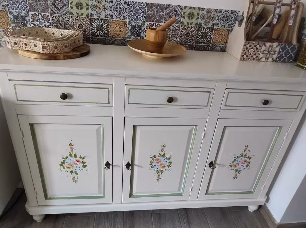 Madia credenza Napoletana Mobili 2G con 3 ante, bianco con decori e profili verdi, L: 150 cm, P: 43 cm, H: 98 cm – 3