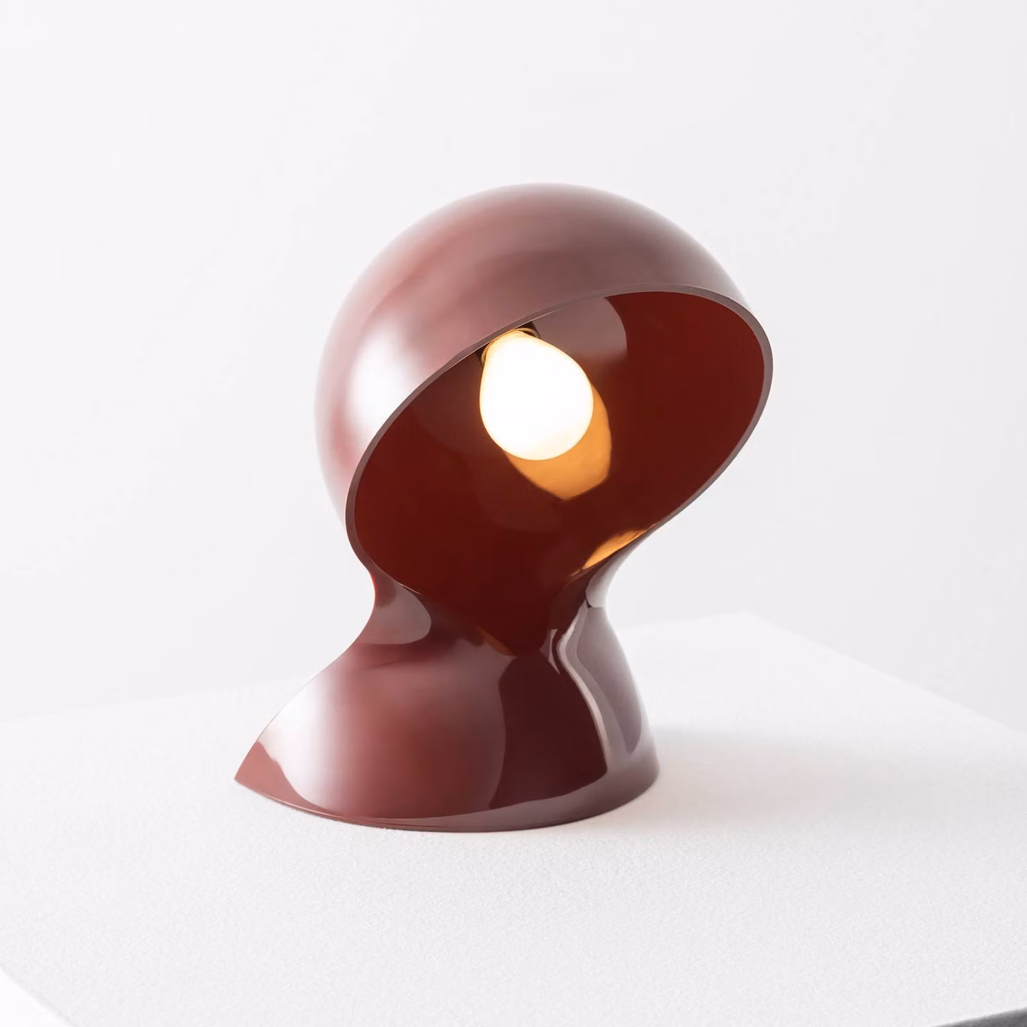 Artemide Lampada da tavolo Dalù, Rosso, Soggiorno / Sala da pranzo, Plastica, Design, Lampada da tavolo
