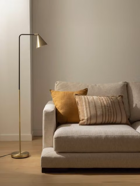 Lampada da terra Shine Kenay Home oro e nera in metallo