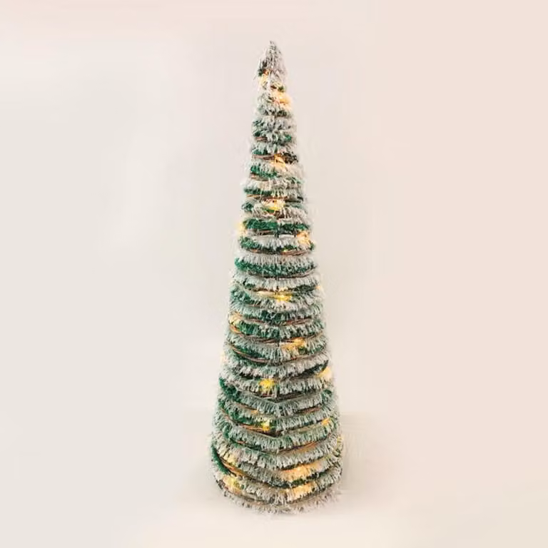 ACA Lighting albero a cono in rattan verde con neve 30 mini WW LED 3xAA a batteria, IP20 w.18.5x50cm X1130119