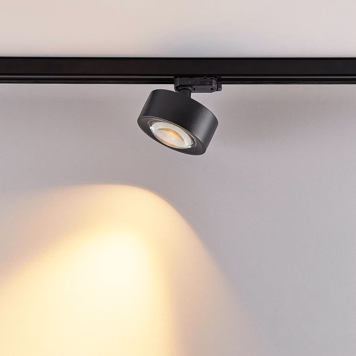 Molto Luce Faretto a binario trifase LED Mag, nero, 827 dimmerabile, Nero, Studio / Ufficio, Alluminio, Moderno