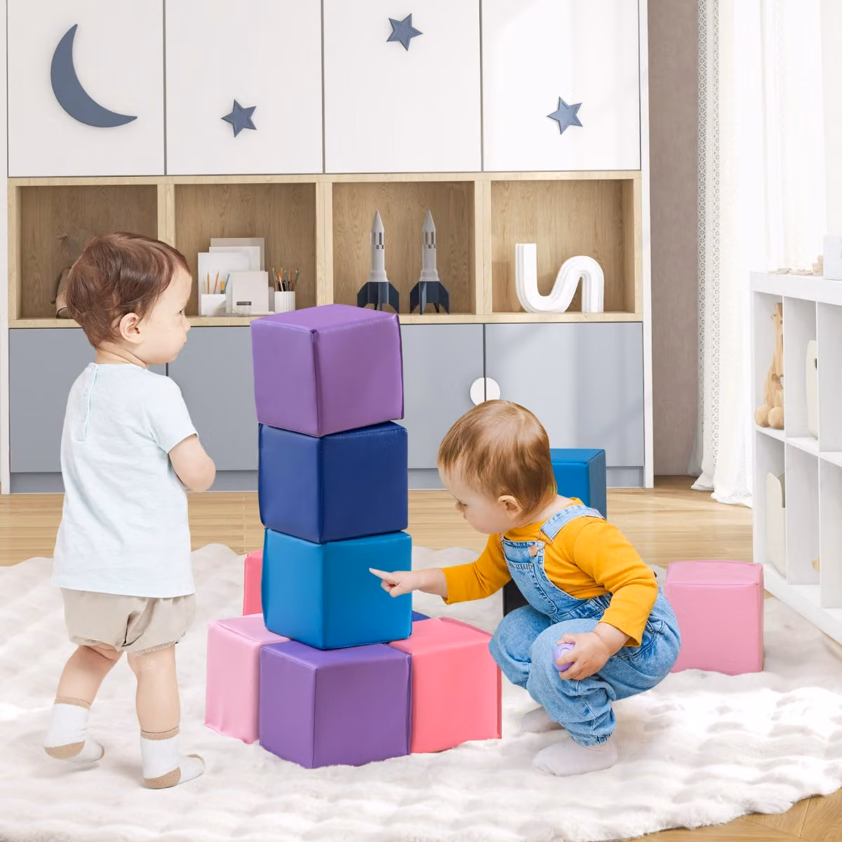 Set di 12 cubi in schiuma colorati impilabili Costway con rivestimento in pelle sintetica per il gioco creativo dei bambini