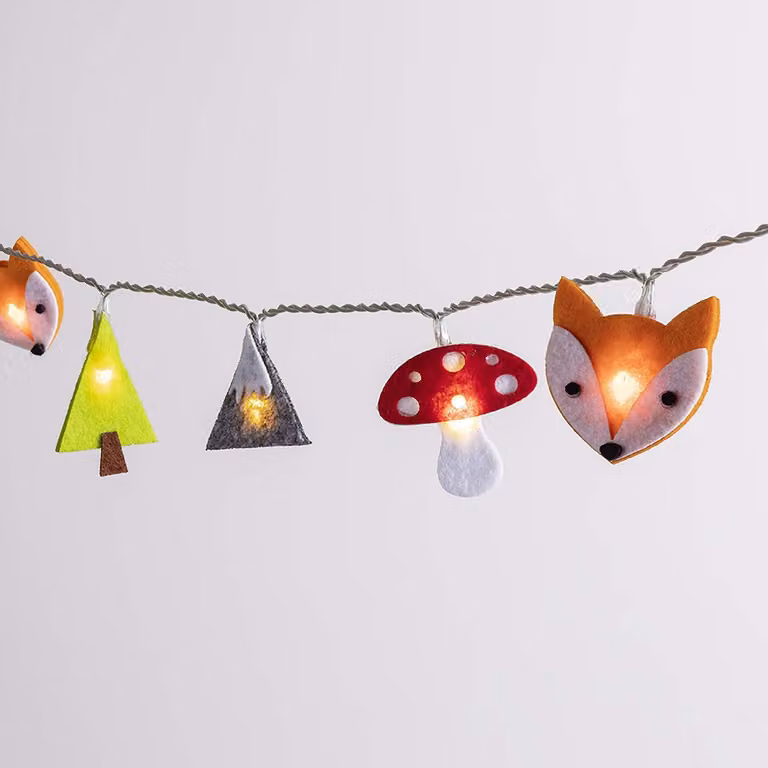 Catena luminosa LED Lights4fun, 30 luci, con decorazioni in feltro, ideale per la cameretta dei bambini, con timer, alimentazione a corrente, tema "bosco"