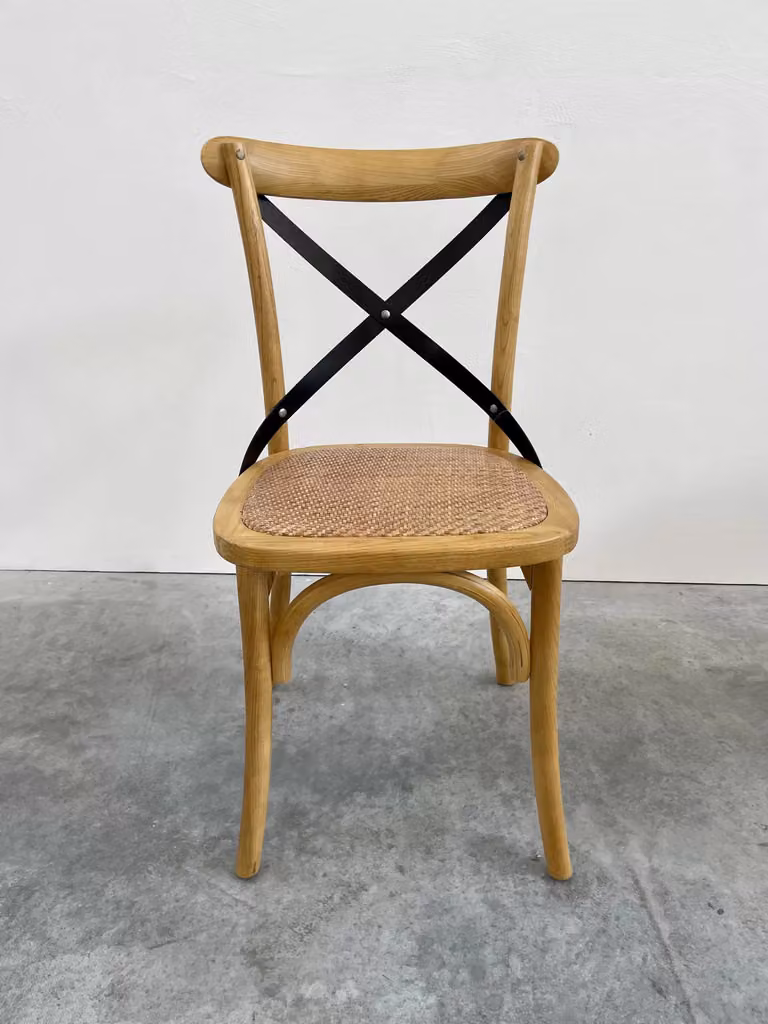 Set di 2 sedie Cross Mobili 2G color miele con schienale in ferro e seduta in rattan marrone
