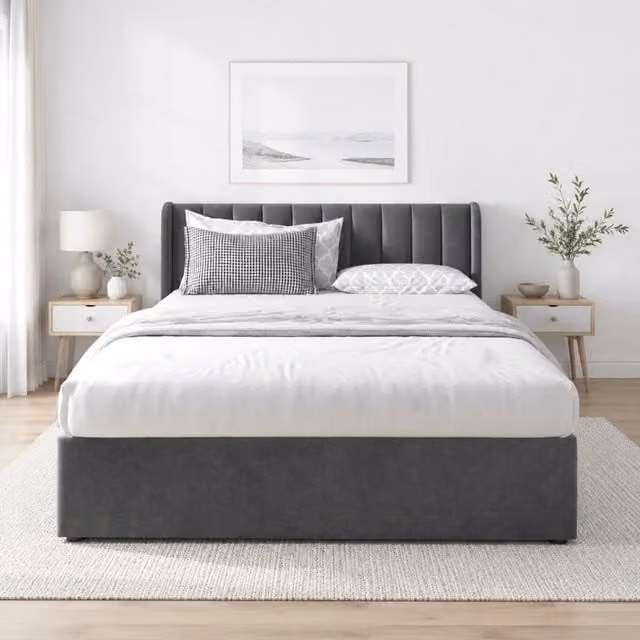 Letto imbottito ULEVR 140x200 cm in velluto grigio con testiera alta, rete a doghe e 2 cassetti