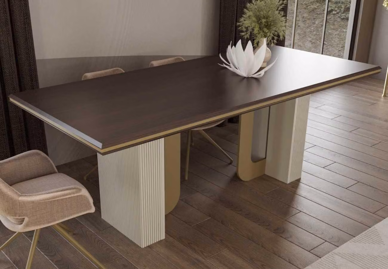Elegante tavolo da pranzo con dettagli metallici e gambe raffinate