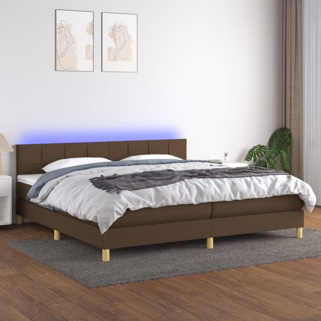 The Living Store Letto a molle con materasso e LED in tessuto marrone scuro 200x200 cm