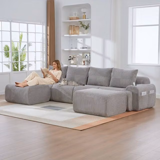 Divano modulare a L OKWISH in velluto a coste grigio chiaro per 4 persone con portabicchieri e struttura imbottita
