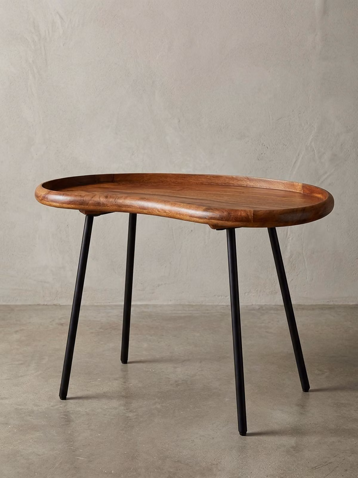Tavolino WL5.669 71x51x40 cm Tavolino in legno massello di sheesham a forma di rene con gambe in metallo, tavolino da salotto in legno massello, tavolino piccolo in vero legno, tavolino da salotto in legno, tavolino moderno