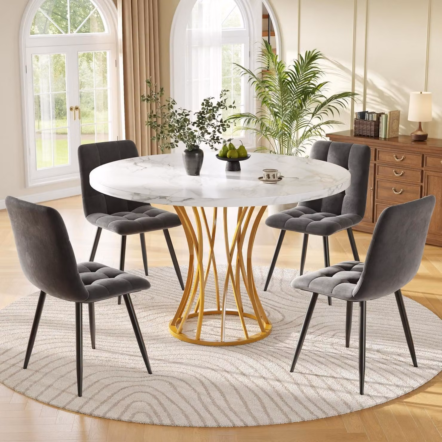 Set da pranzo composto da tavolo rotondo e 4 sedie, colore grigio, rivestimento in velluto, dimensioni 80x80x76 cm