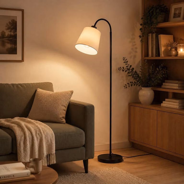 Lampada da terra per soggiorno, lampada da terra alta 160 cm, paralume beige girevole a 360°, lampada da camera da letto con interruttore a pedale, attacco E27, lampada da lettura per cameretta
