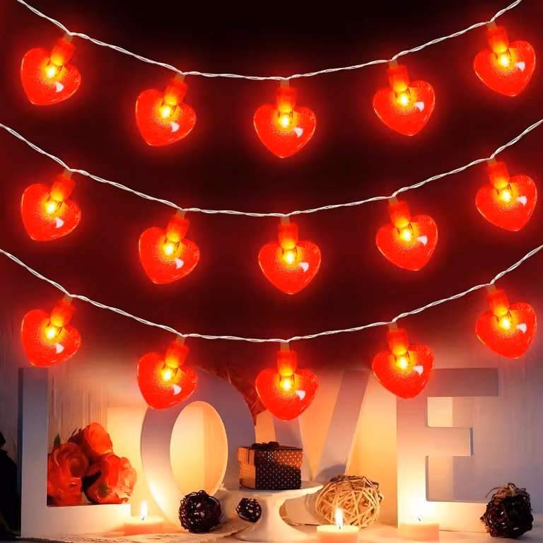 Catena luminosa a LED, forma a cuore, colore rosso, lunghezza 3 metri, 20 luci, con decorazioni a confetti