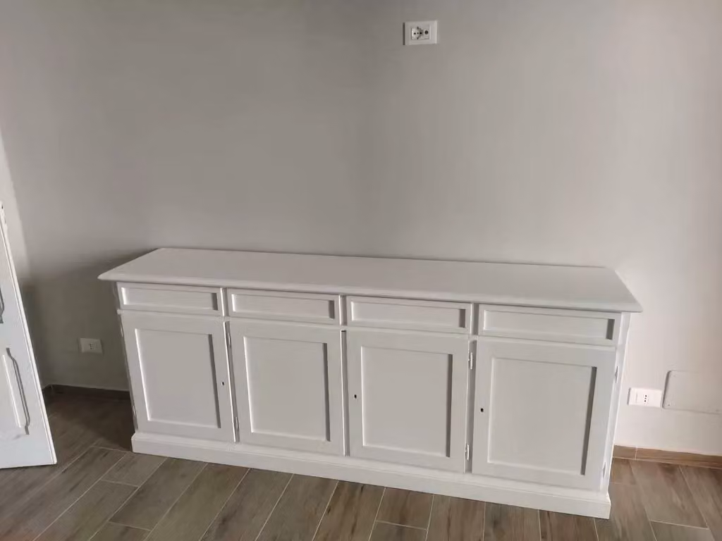 Credenza stile arte povera bianca con 4 porte e 4 cassetti Mobili 2G L: 205 cm – 2