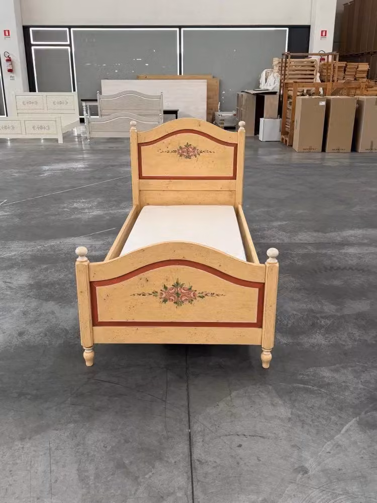 Letto singolo sagomato in legno stile shabby chic color avorio con dettagli rosso e beige Mobili 2G L/P/H: 99 x 212 x 112 cm – 2