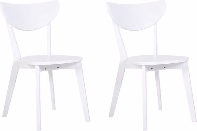 Set di 2 sedie da pranzo BELIANI in stile scandinavo con seduta in MDF bianco laccato e gambe in legno di gomma, schienale curvo senza braccioli