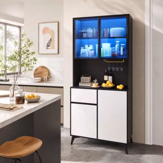 Credenza alta con ante in vetro e LED; 80x40x180 cm; MDF; nero e bianco