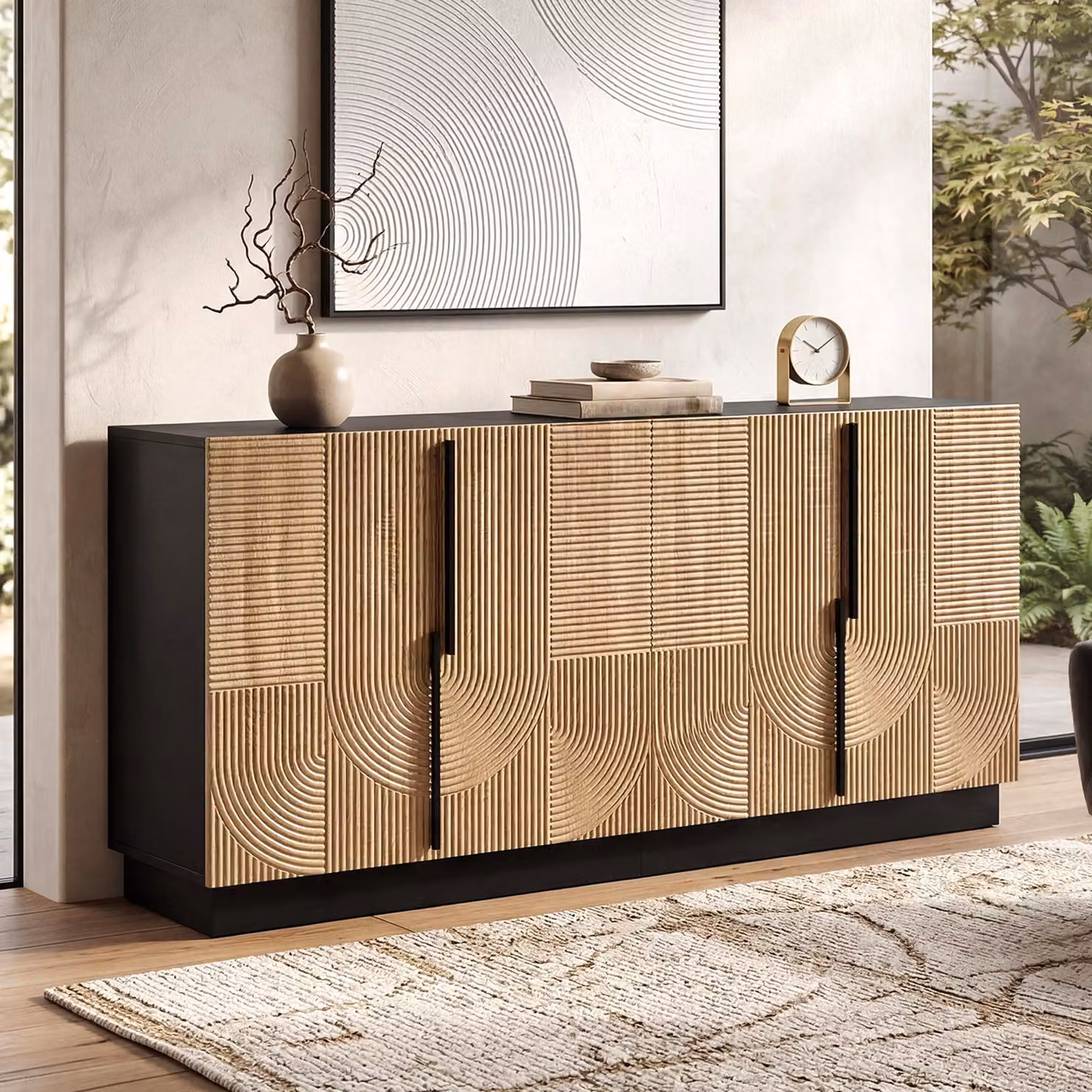 Credenza Merax con 4 ante e frontale a rilievo, cassettiera con maniglie in metallo, mobile da sala da pranzo e da ingresso, mobile da soggiorno in PB e MDF, nero + naturale