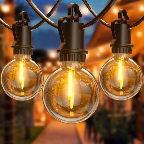 Catena luminosa LED Unyqoos® per esterni – 8,8 m, luce bianco caldo (2700 K), grado di protezione IP54, 12 lampadine LED G40 + 1 di ricambio, materiale PET, distanza tra le lampadine di 0,5 m, cavo di alimentazione di 3 m