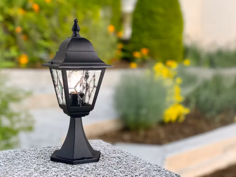 Lampada da terra da esterno Norfolk 1xE27 nera Elstead NR3-BLK