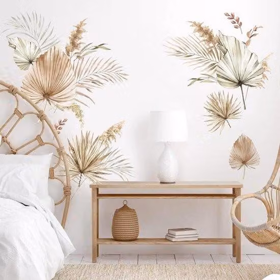 Adesivo murale con motivi di foglie di palma, ideale per creare un'atmosfera tropicale in camera da letto e soggiorno. Decorazione murale da applicare sopra il divano o dietro la TV.